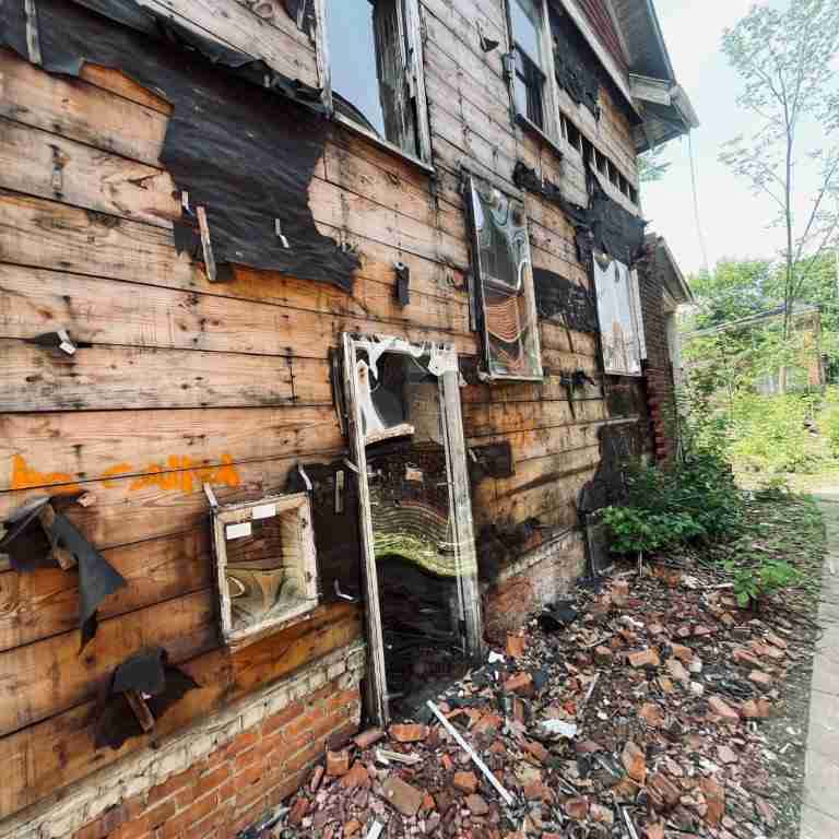 3328 Blaine (17).jpg